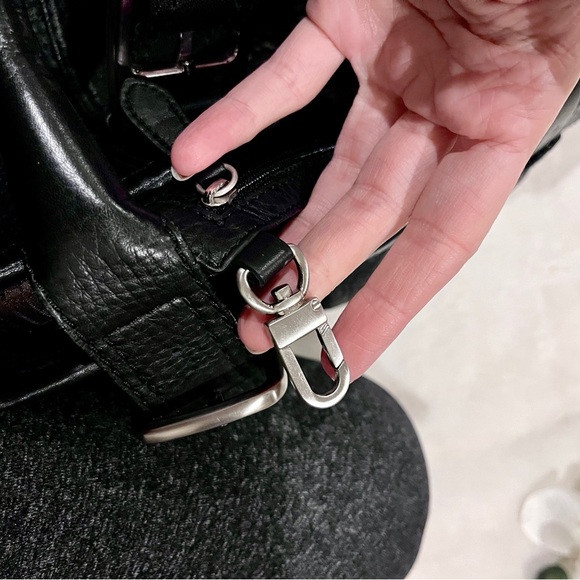 ✨🖤COLE HAAN Black Pebbled Leather Shoulder Purse Bag w/Adj. Buckle Straps 🖤✨ - Picture 4 of 17